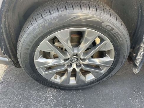 Used 2019 Toyota RAV4 Limited w/ Cold Weather Package FWD image 6