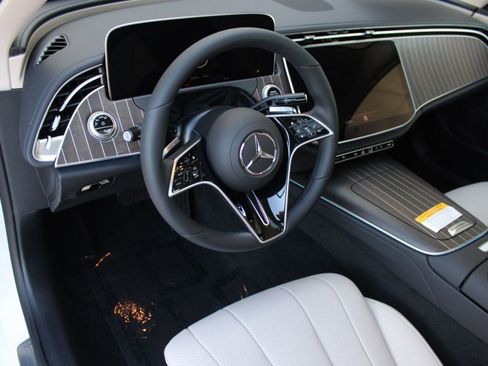 New 2026 Mercedes-Benz E 350 4MATIC Sedan image 4