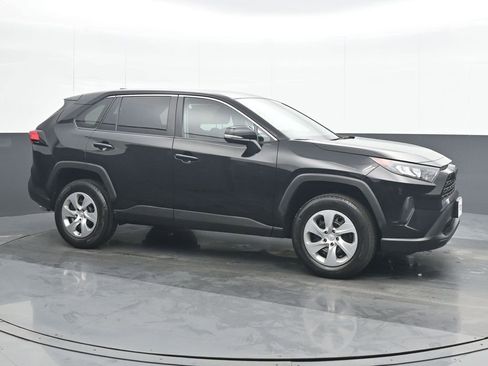 Used 2022 Toyota RAV4 LE AWD/4WD image 8