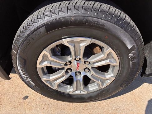 Used 2024 GMC Sierra 1500 SLT image 3