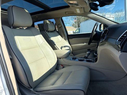 Used 2019 Jeep Grand Cherokee Overland image 25