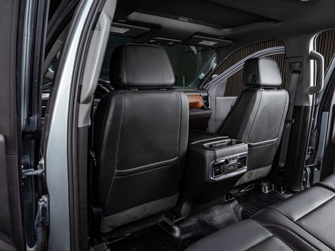 Used 2024 GMC Sierra 3500 Denali w/ Denali Reserve Package image 33