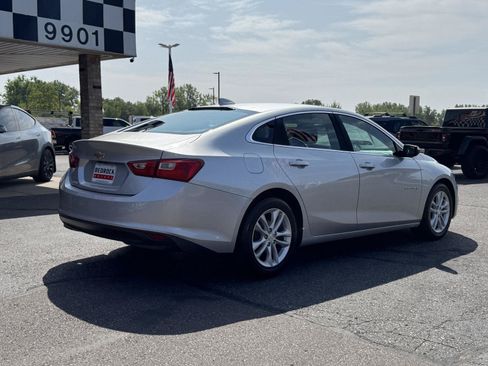 Used 2017 Chevrolet Malibu LT FWD image 7