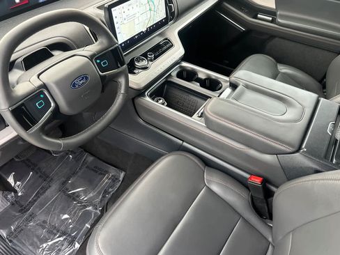 Certified 2025 Ford Expedition Active AWD/4WD image 11