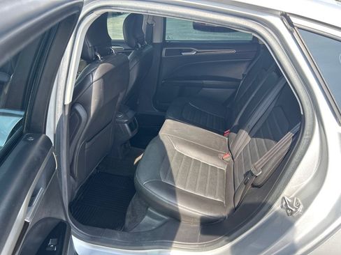 Used 2014 Ford Fusion SE w/ Equipment Group 202A FWD image 10