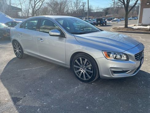 Used 2018 Volvo S60 T5 Inscription image 4