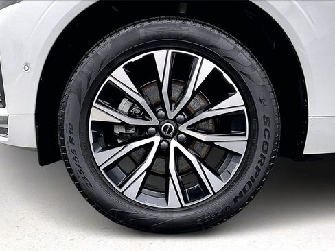 Certified 2023 Volvo XC60 B5 Plus image 33