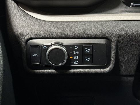 Used 2023 Ford Explorer XLT AWD/4WD image 18