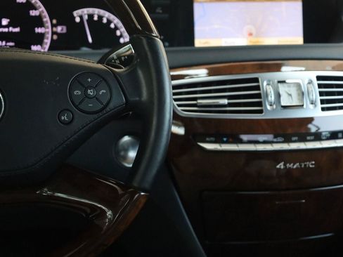 Used 2013 Mercedes-Benz CL 550 4MATIC image 26