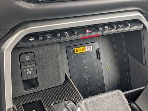 Used 2024 Toyota Tundra Platinum AWD/4WD image 23