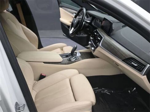 Used 2019 BMW 530e xDrive 530e xDrive iPerformance AWD 4 w/ Convenience Package image 20