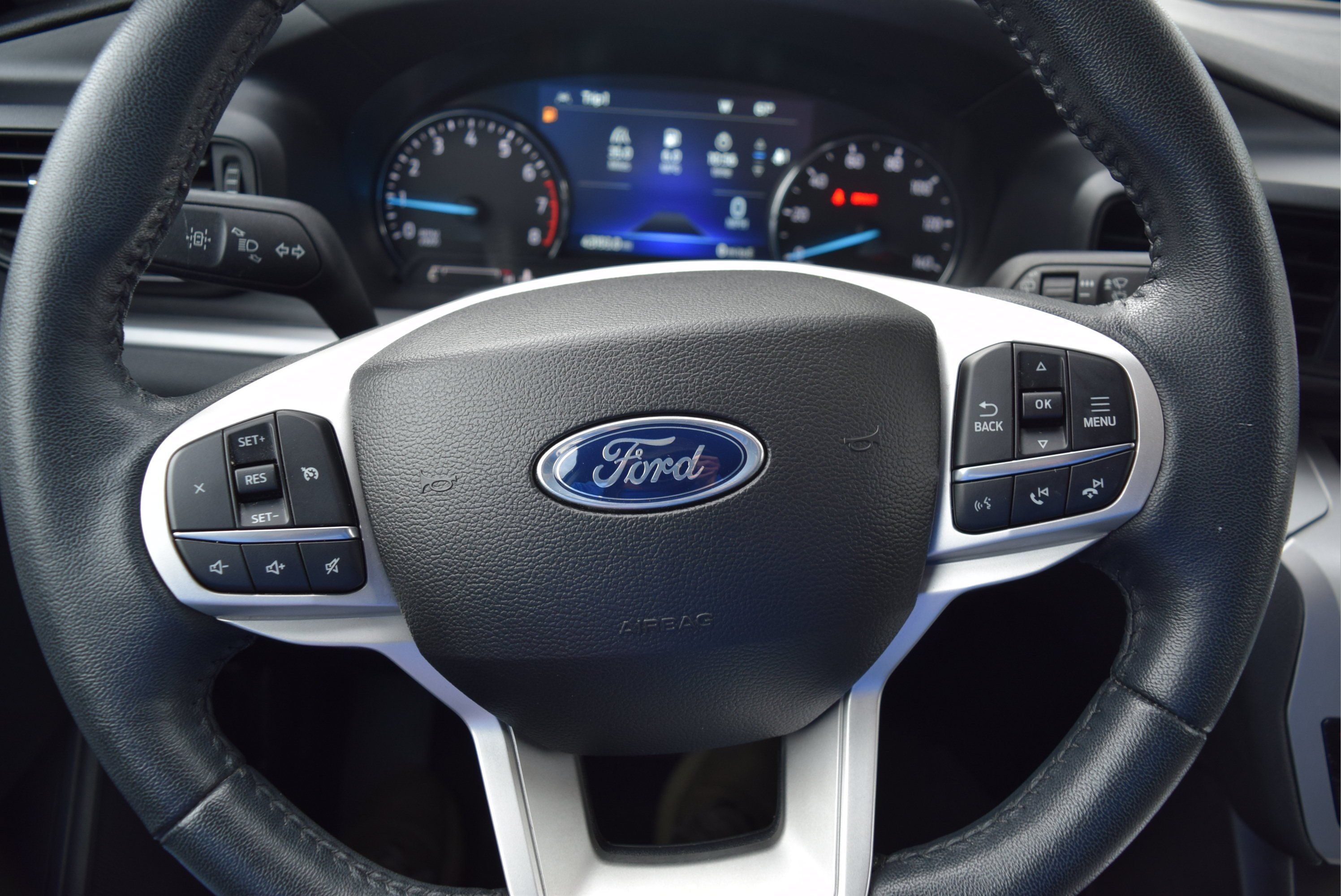 Used 2023 Ford Explorer XLT AWD/4WD image 11