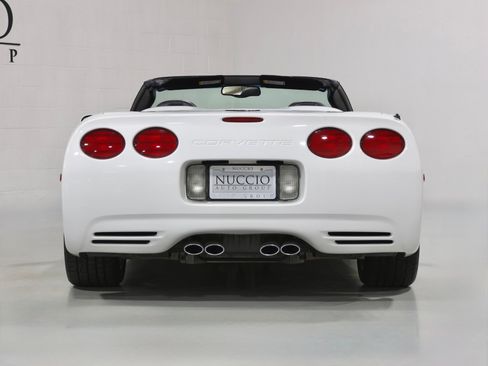Used 2004 Chevrolet Corvette Convertible w/ Preferred Equipment Group RWD image 20