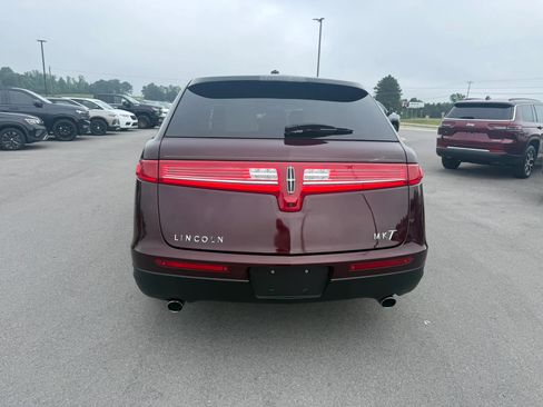Used 2019 Lincoln MKT AWD image 5