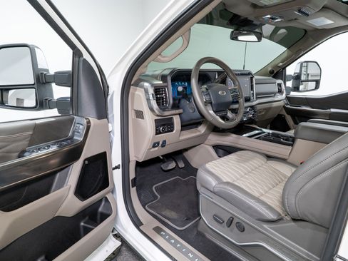 Used 2025 Ford F250 Platinum w/ Platinum Plus Package image 15