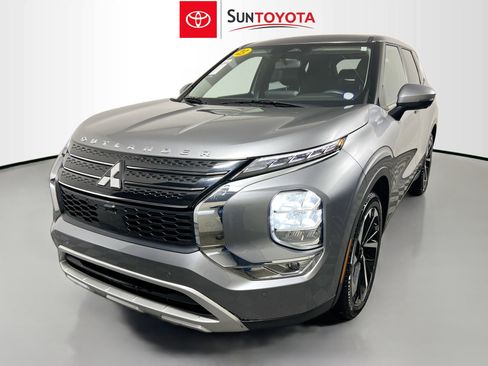 Used 2023 Mitsubishi Outlander SE image 6