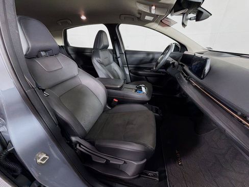 Used 2024 Nissan Ariya AWD image 31