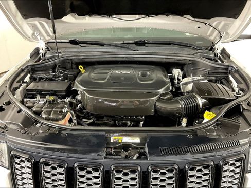 Used 2017 Jeep Grand Cherokee Altitude AWD/4WD image 29