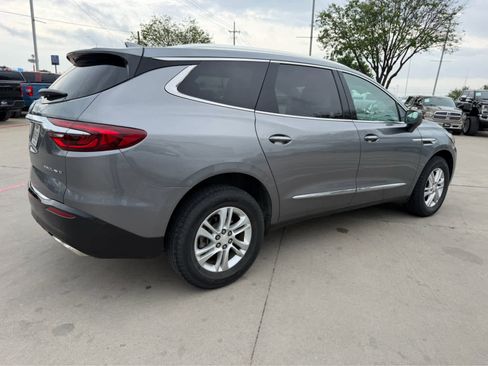 Used 2019 Buick Enclave Essence image 3