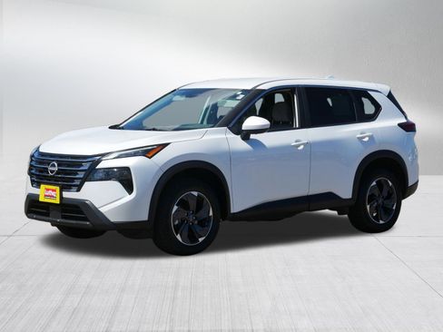 Used 2025 Nissan Rogue SV AWD/4WD image 3