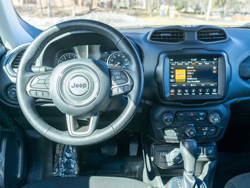 Used 2022 Jeep Renegade Latitude w/ Convenience Group image 12