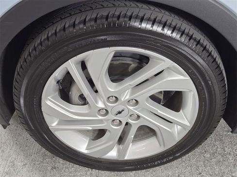 Used 2023 Chevrolet Bolt LT image 11