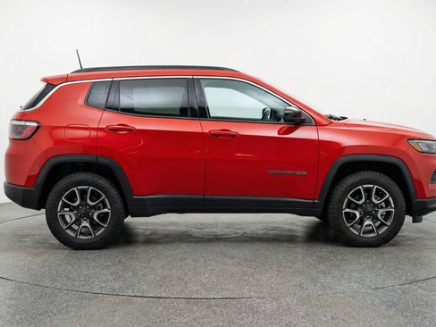 Used 2025 Jeep Compass Trailhawk AWD/4WD image 11