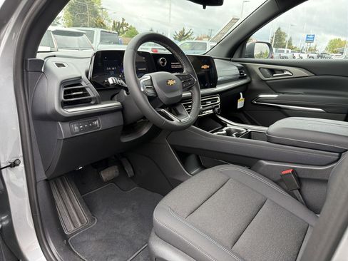 New 2026 Chevrolet Traverse LT w/ LPO, Cargo Package AWD/4WD image 9