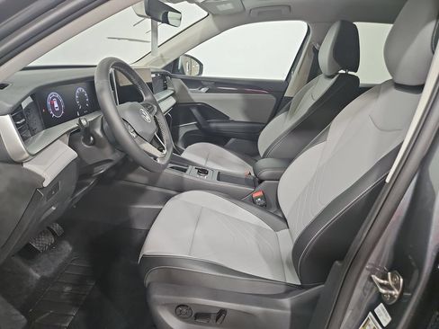 New 2026 Volkswagen Tiguan SE AWD/4WD image 9