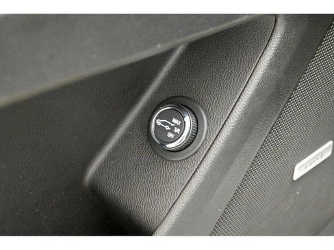 Used 2019 Chevrolet Traverse RS image 18