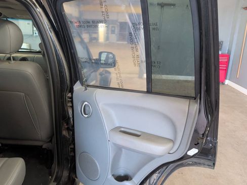 Used 2007 Jeep Liberty Limited AWD/4WD image 26
