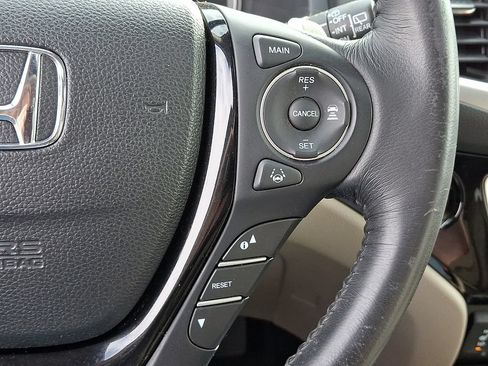 Used 2017 Honda Pilot Touring image 27