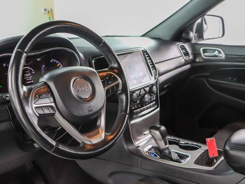 Used 2020 Jeep Grand Cherokee Altitude RWD image 22