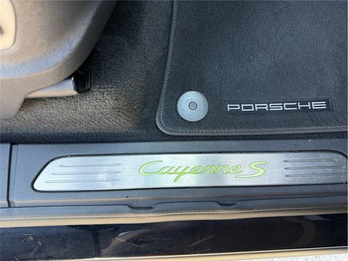 Used 2018 Porsche Cayenne S Platinum AWD/4WD image 40