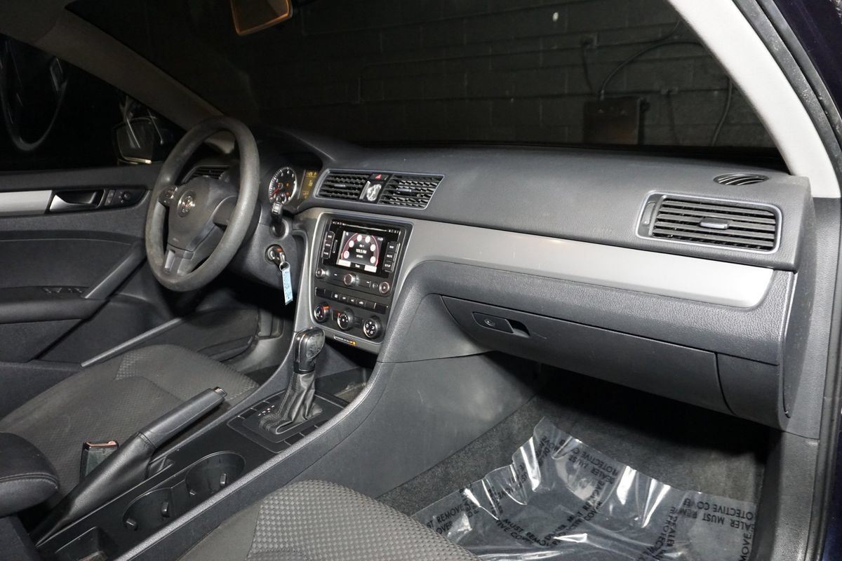 Used 2014 Volkswagen Passat 2.5 S FWD image 17