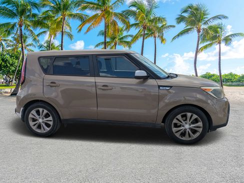 Used 2015 Kia Soul + image 2