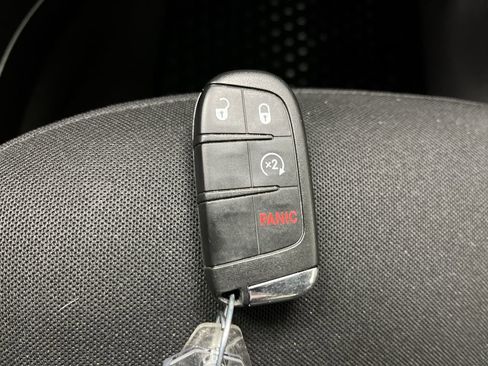 Used 2017 Jeep Renegade Latitude w/ Popular Equipment Group image 24