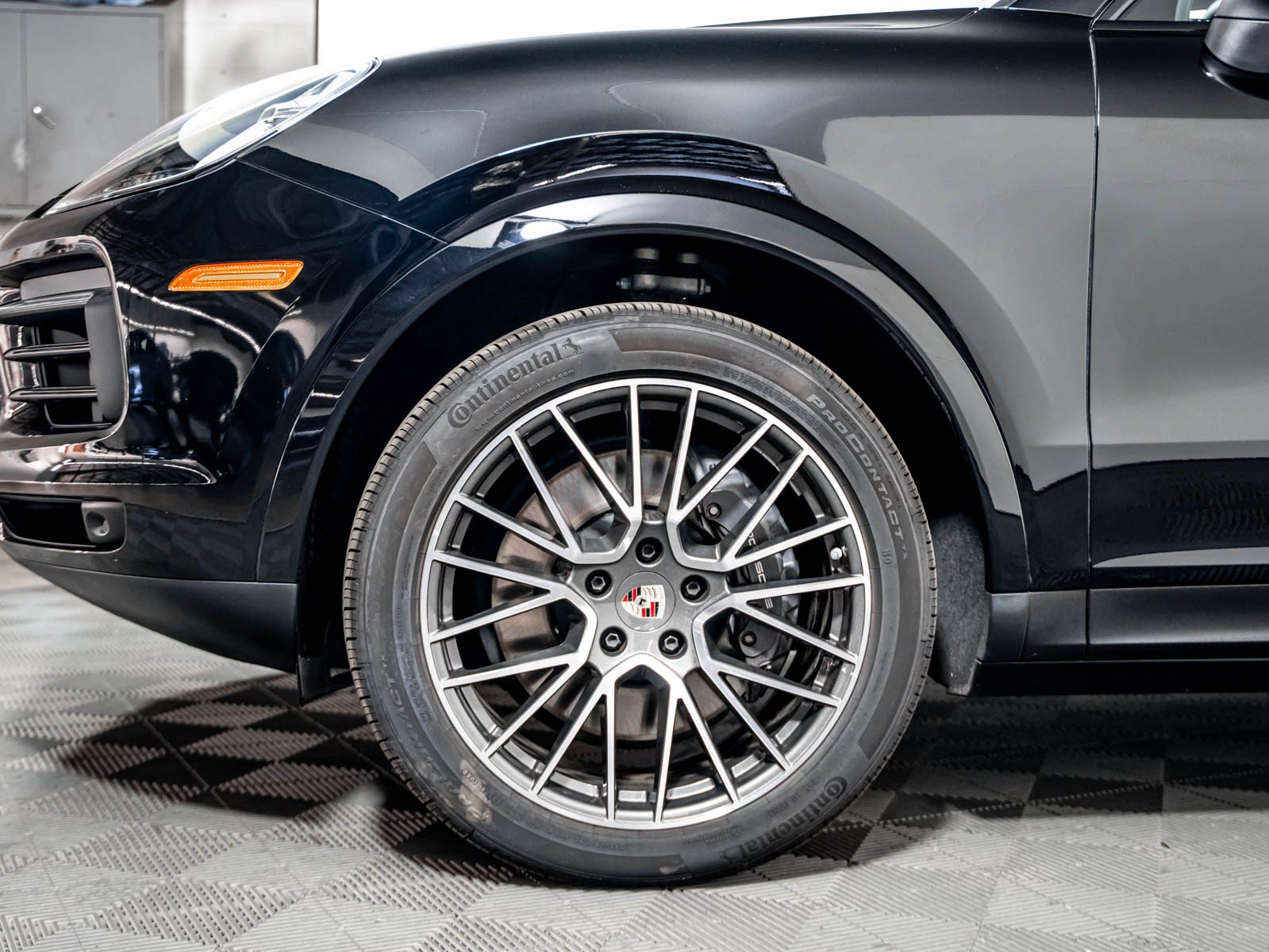Certified 2023 Porsche Cayenne AWD/4WD image 14