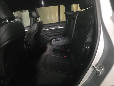 Used 2024 Jeep Grand Cherokee Limited w/ Black Appearance Package image 14