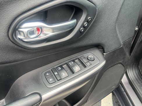 Used 2020 Jeep Cherokee Limited AWD/4WD image 23