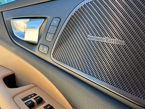 Certified 2025 Volvo V60 B5 Cross Country Ultra w/ Protection Package Premier image 24