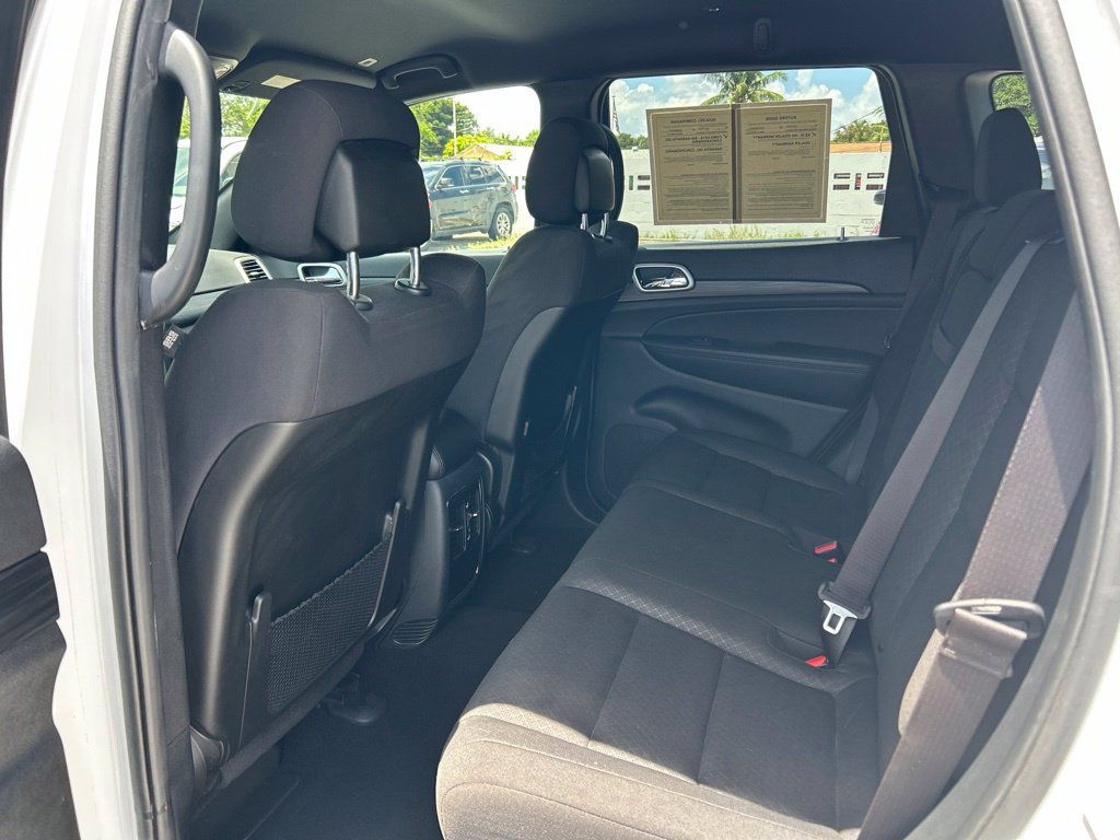 Certified 2019 Jeep Grand Cherokee Laredo RWD image 31