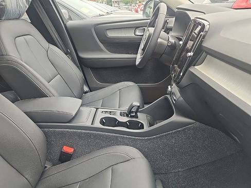New 2025 Volvo XC40 B5 Core w/ Protection Package Premier image 6