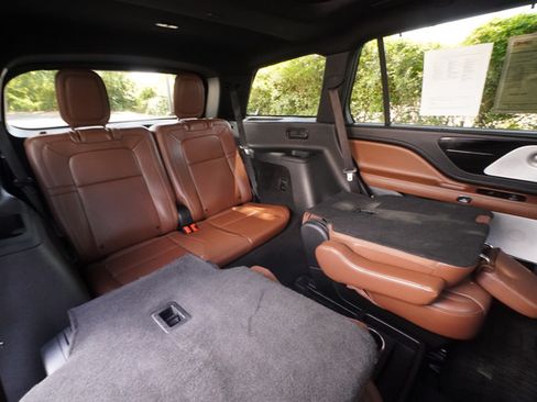 Used 2024 Lincoln Aviator Reserve w/ Equipment Group 201A RWD image 24