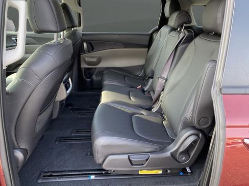 New 2026 Kia Carnival EX image 35