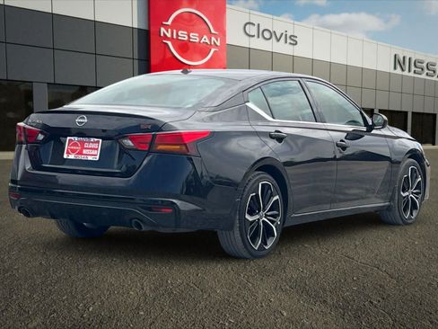 Used 2024 Nissan Altima 2.5 SR FWD image 3