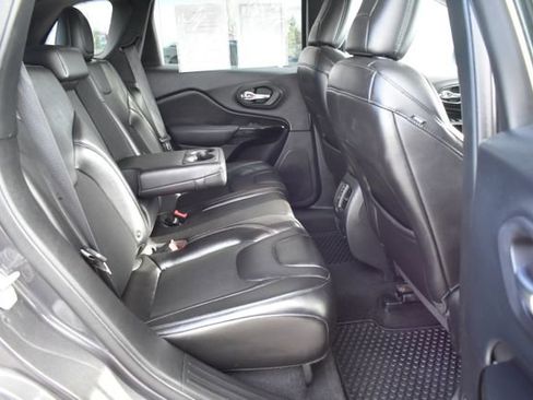 Used 2019 Jeep Cherokee Latitude Plus AWD/4WD image 39