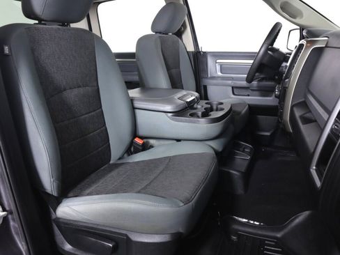 Used 2018 RAM 1500 Classic SLT AWD/4WD image 40
