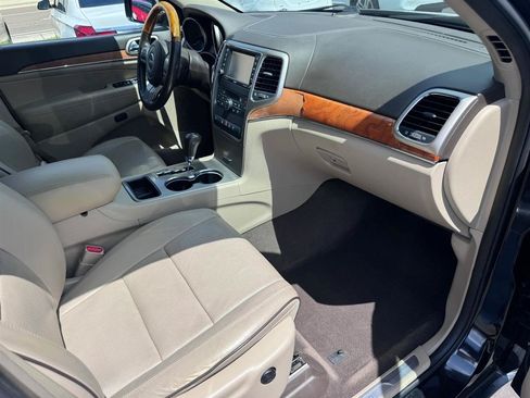 Used 2013 Jeep Grand Cherokee Overland RWD image 28