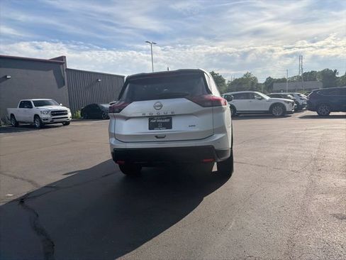 Used 2025 Nissan Rogue SV AWD/4WD image 10